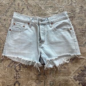 Levi’s 501 Light Wash Denim Shorts Size 25